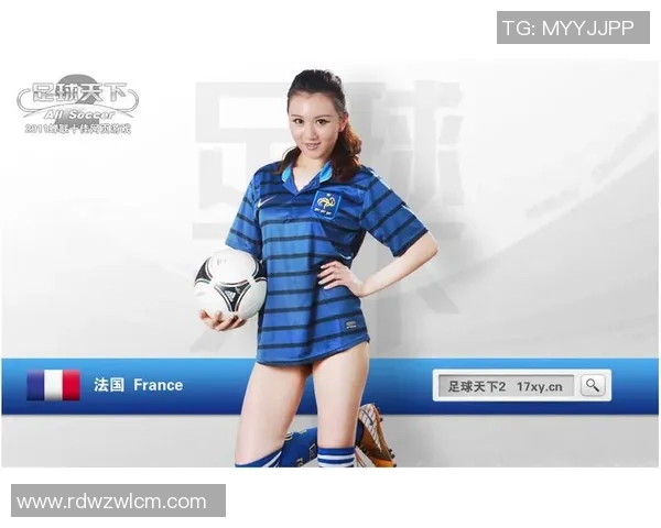 球星女友转型足球宝贝挑战自我走红网络掀起热议