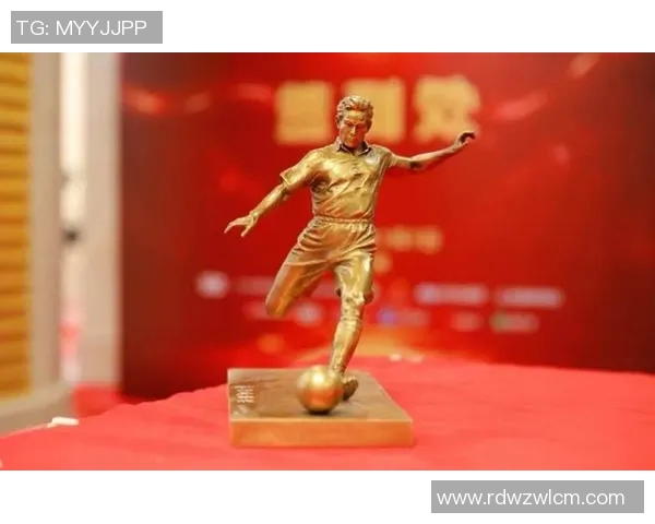 足球明星璀璨舞台展现无限魅力和荣耀成就的背后故事